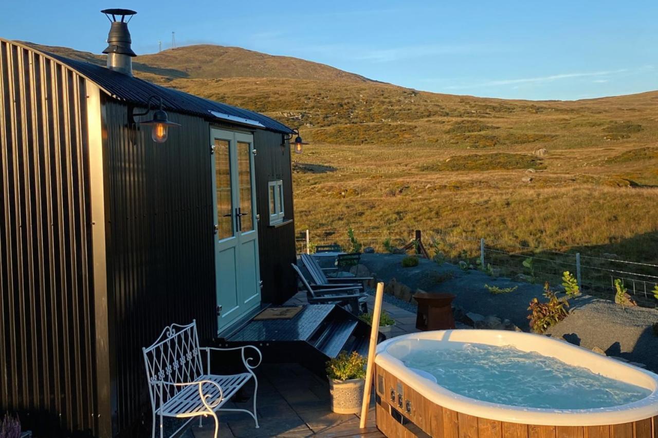 Black Hut At Slieve Croob Glamping Ballyward Exterior foto